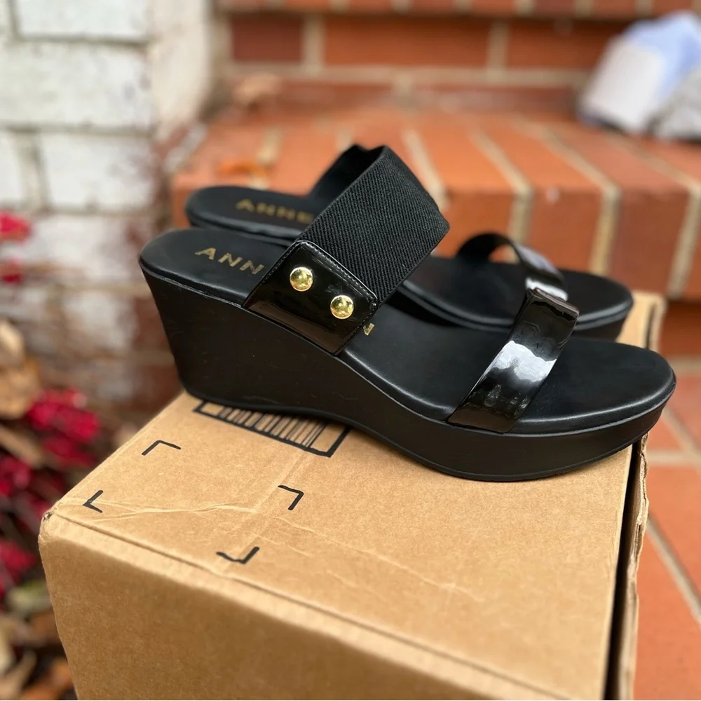 NEW. Ann Kline Black strap open toe heeled sandals NWOT